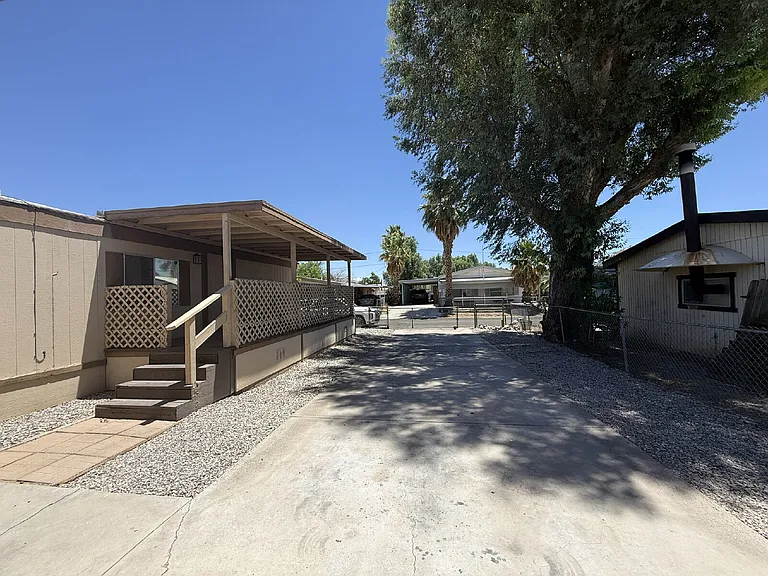 2111 Santa Cruz Ave — Photo 33
