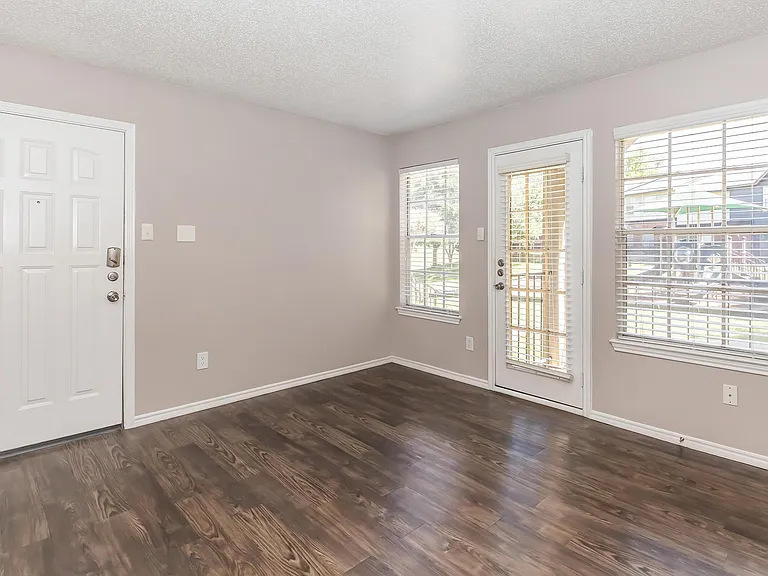 Eagle's Point Apartments — Photo 53