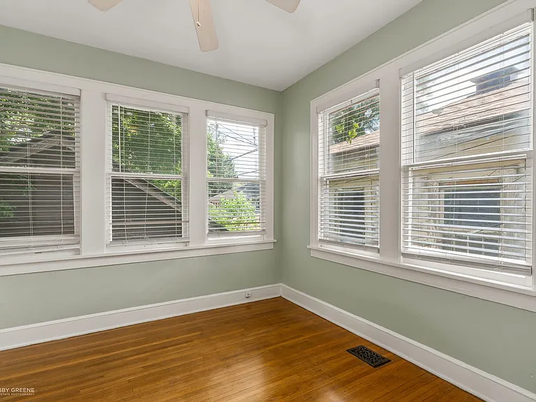3307 Creswell Ave — Photo 11