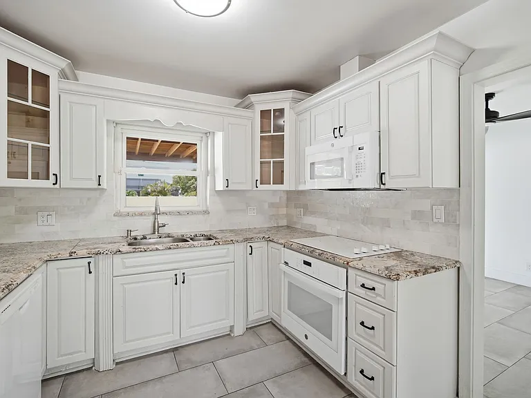 3815 W North B St — Photo 9