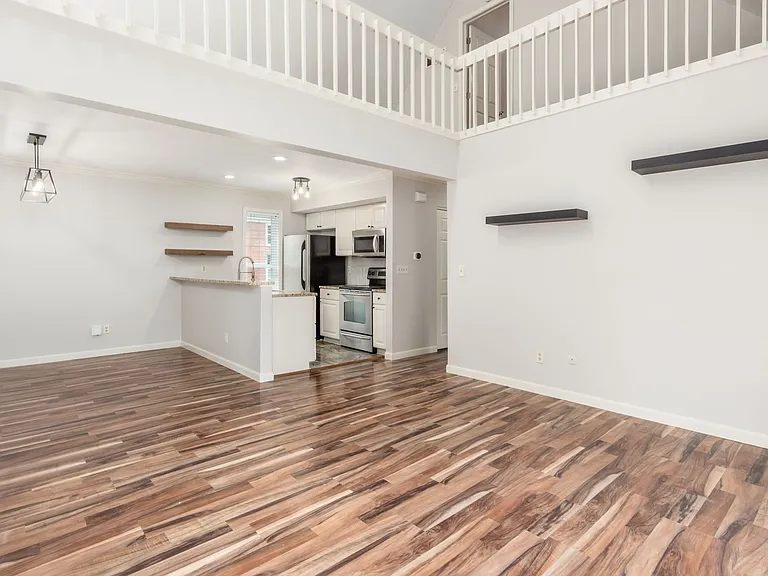 1589 Arlington Ave — Photo 7