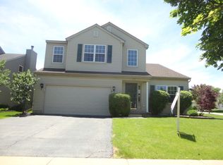 1995 Woodhaven Dr, Bartlett, IL 60103