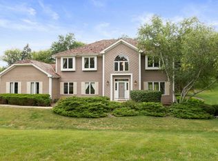 25410 N Cayuga Trl, Lake Barrington, IL 60010