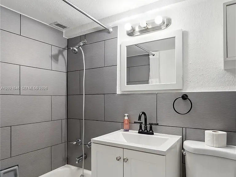 6484 Indian Creek Dr #109 — Photo 14