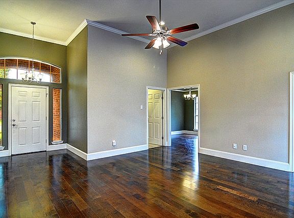 3rd image of 10713 Sierra West Dr