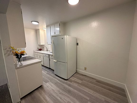 3rd image of 613 2nd St #18