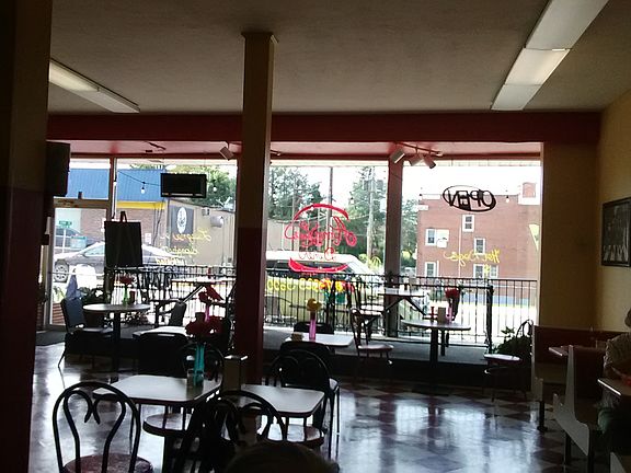 5th image of 127 Main St