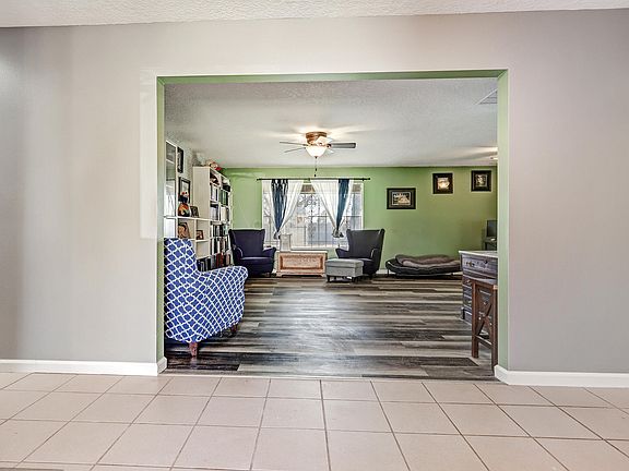 4th image of 6413 Torreon Dr NE