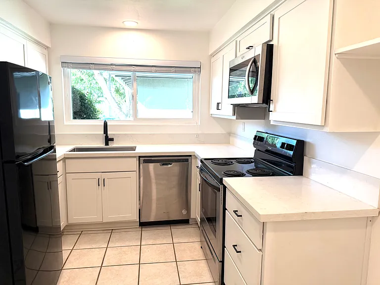 3713 Mariana Way #B — Photo 4