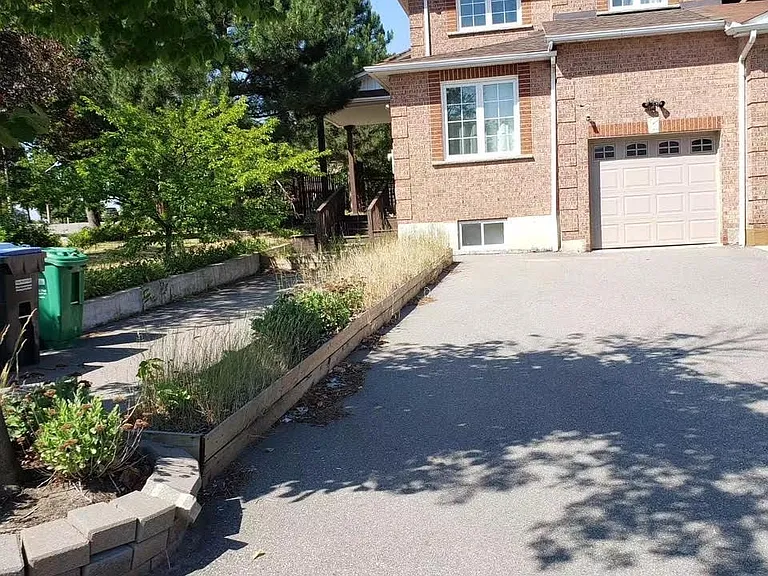 5292 Longhouse Cres — Photo 2