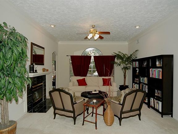 4th image of 815 Maplewood Falls Ct