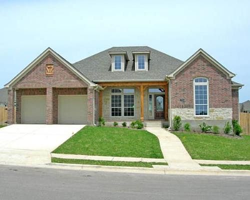 1st image of 1704 Oak Wind