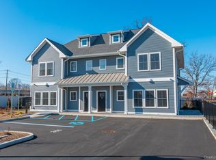 843 Lake Blvd #205, Lindenhurst, NY 11757