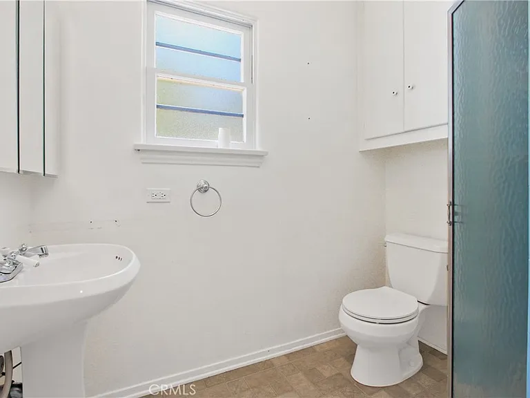 1900 Kerns Ave — Photo 11