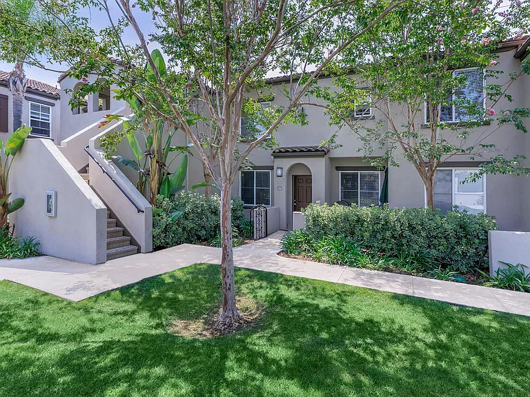Laurel Canyon Apartment Homes — Photo 8