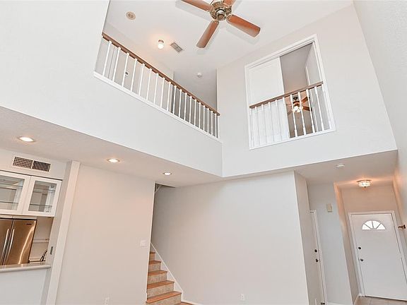3rd image of 7350 Kirby Dr APT 46