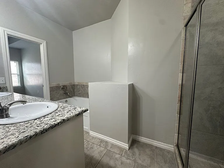 8017 NW 160th Ter — Photo 28