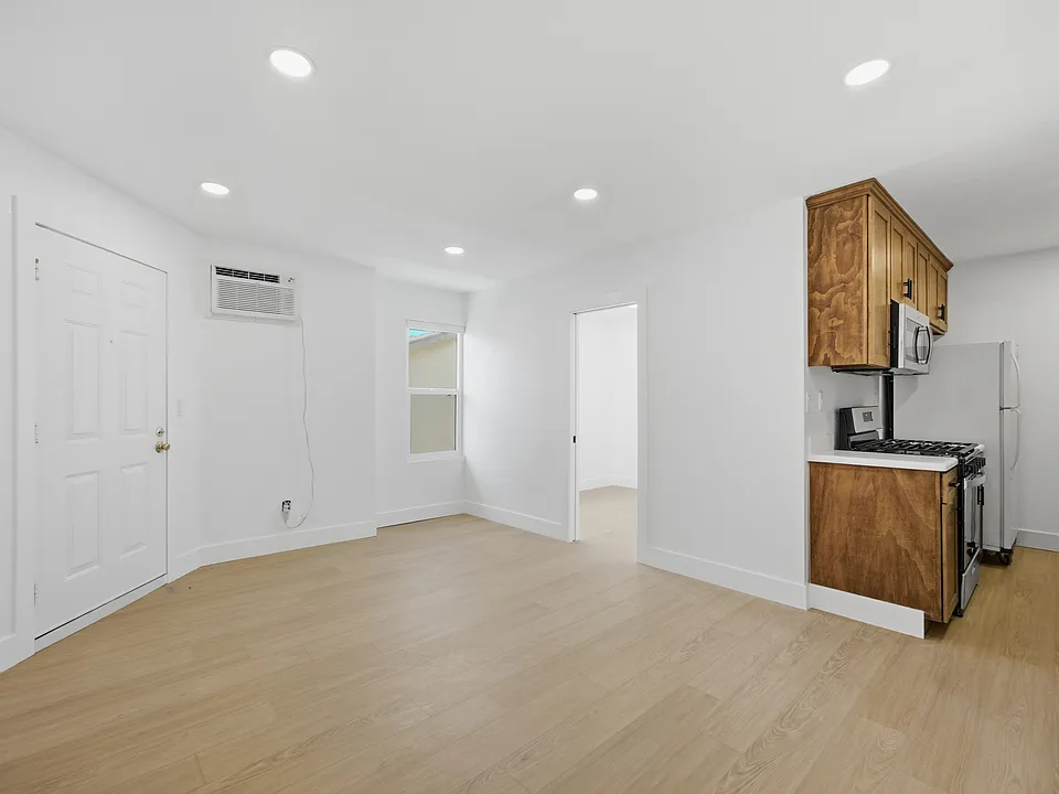 1040 W 165th Pl #2