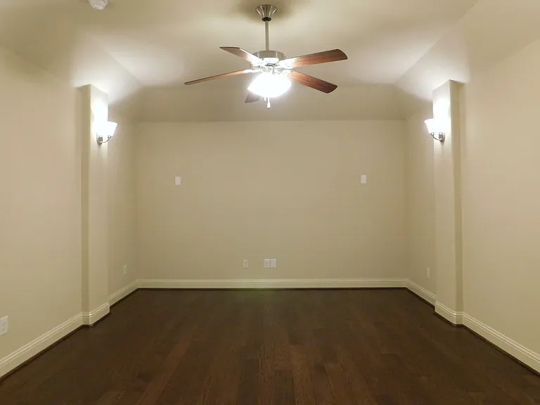 1704 Serra Dr — Photo 31