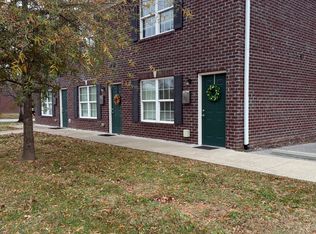 1112 King Arthur Ln #B, Louisville, KY 40222