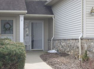 10 Caleb Ct, Hamburg, NJ 07419