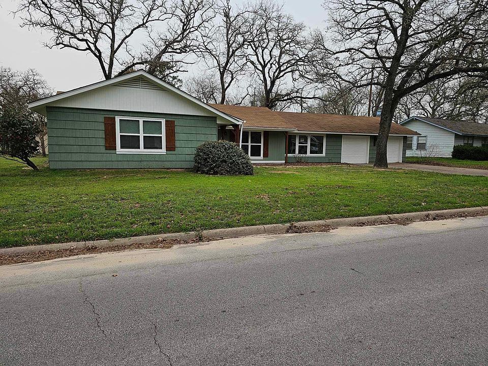 1st image of 401 Calhoun Dr