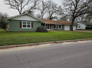 401 Calhoun Dr, Rockdale, TX 76567