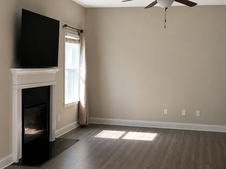 4828 Wisteria Ln — Photo 3