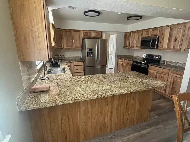 506 W Poe St — Photo 13