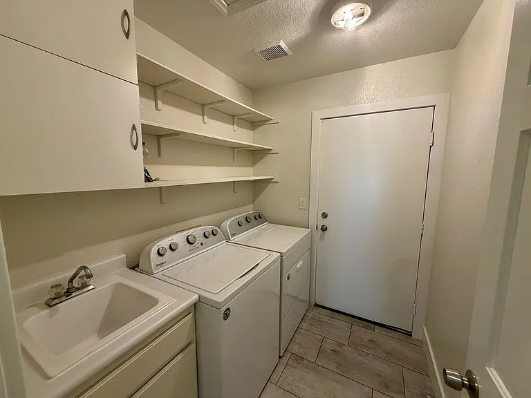 124 Lemongold St — Photo 16