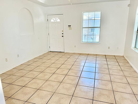 3rd image of 2013 Aruba Dr APT 3