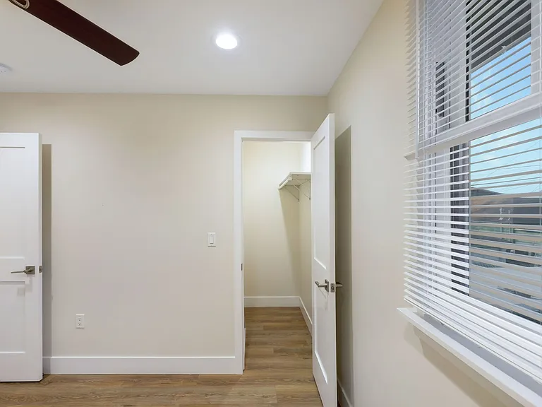 1731 S Burlington Ave #1/2 — Photo 10