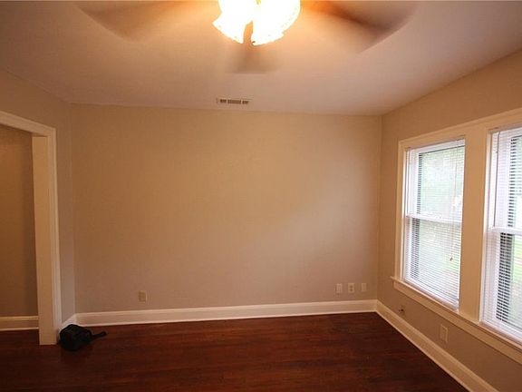 4th image of 1204 1/2 W 22nd St