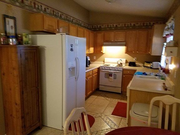 3rd image of 704 W Hess Ave