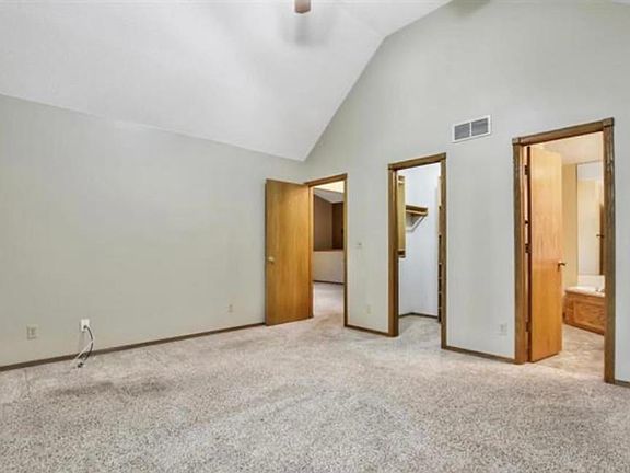 5th image of 328 N Oakmont Ct