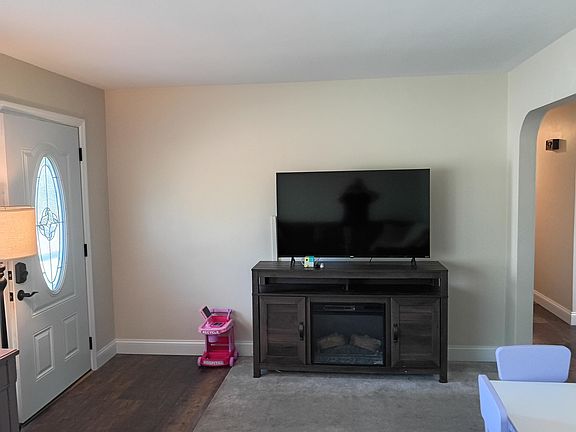 5th image of 746 N Dorset Rd