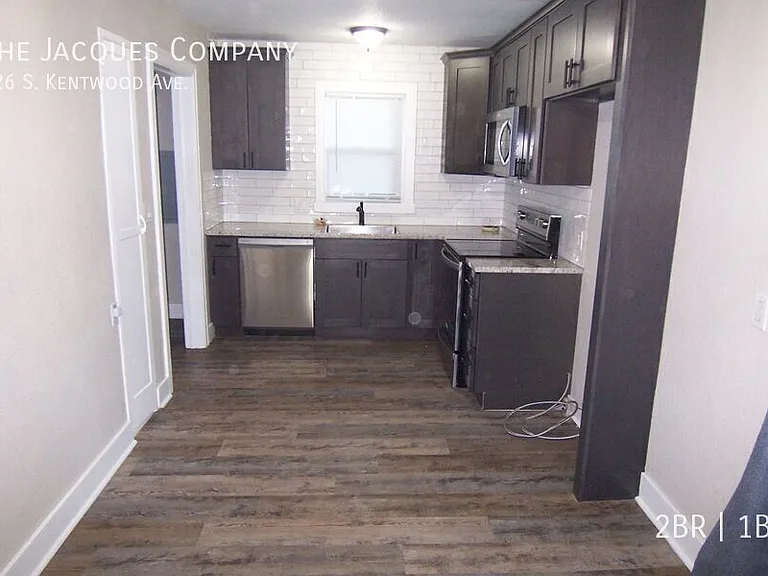 726 S Kentwood Ave — Photo 3
