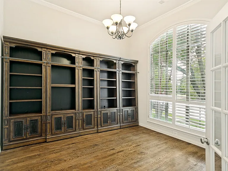 1148 Amy Dr — Photo 2