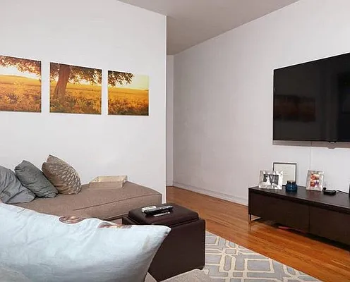 Rented by Batra Group Inc | media 9