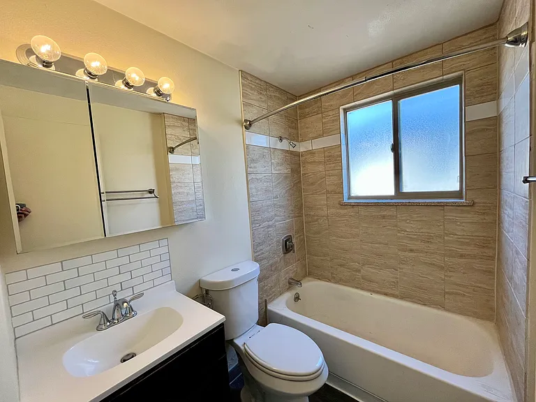 3710 Owens St #B — Photo 8