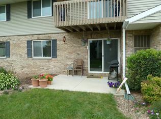 2043 Pine Ridge Ct, Grafton, WI 53024