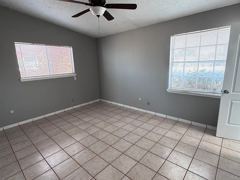 10128 Shipley Ave — Photo 6