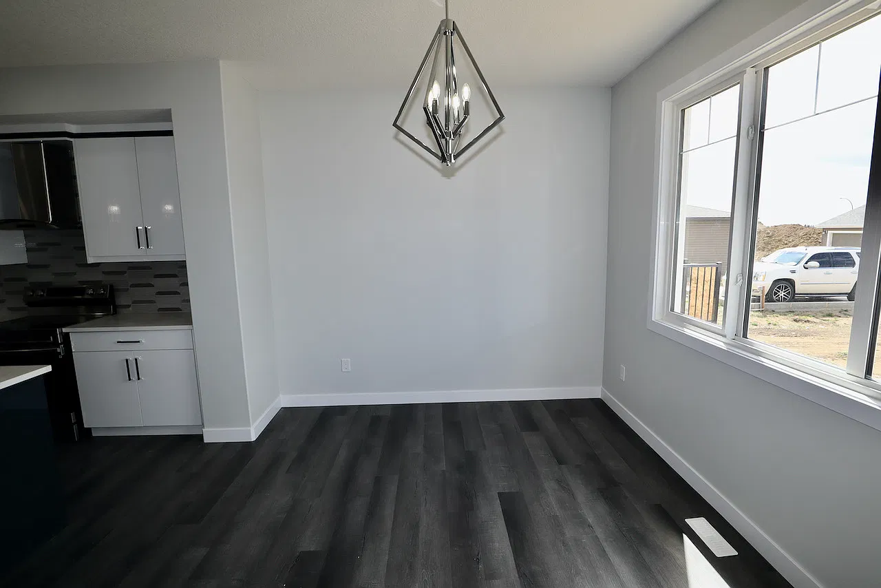3 Bed 2.5 Bath Double Garage Leduc Top Floor — Photo 3