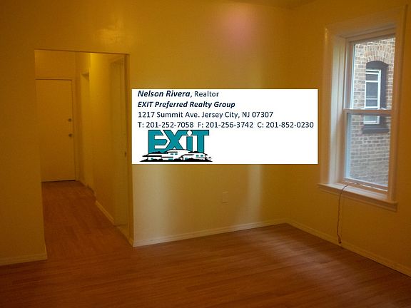 4th image of 312 Summit Ave