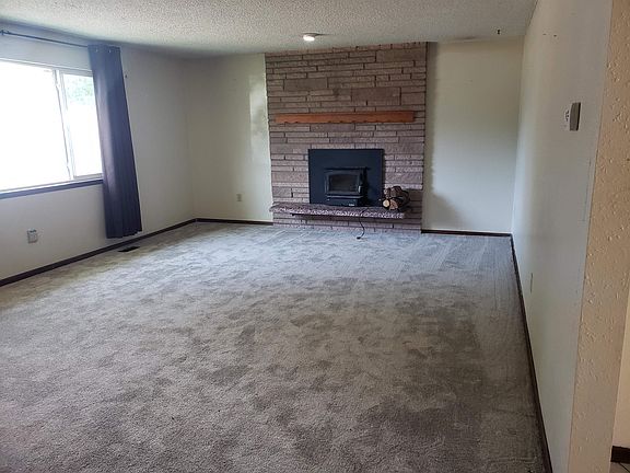2nd image of 523 W Alderwood Ave