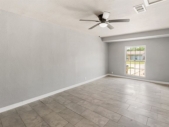 5th image of 1010 E Lovers Ln