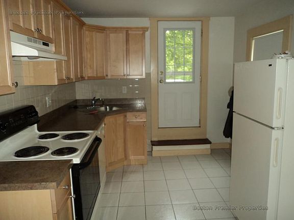 3rd image of 54 Payne St #2
