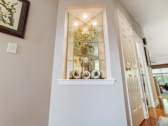 5th image of 6144 Oasis Ct