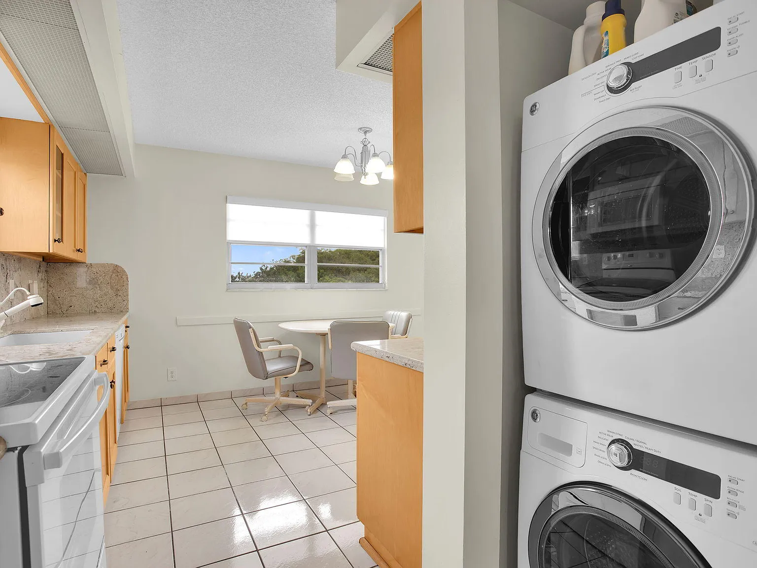 2 bed, 2.0 bath, 1425 sqft, $2,200 — Photo 2