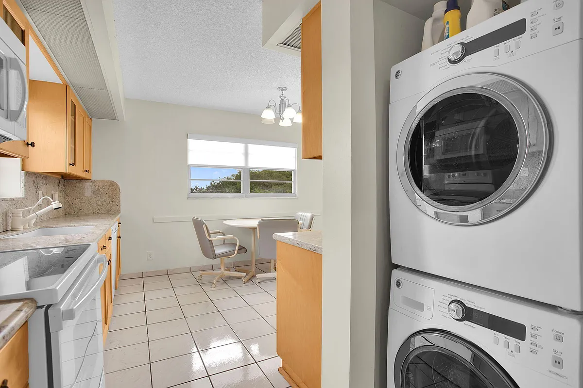 Building Photo - 1605 Abaco Dr #M4